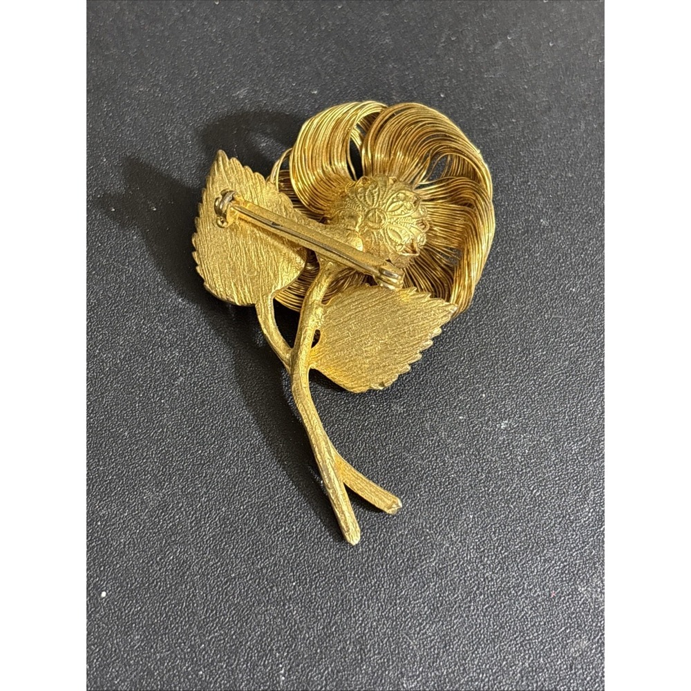 Gold Tone Wire-Work Flower Pin with Rhinestones, c1960s 1.5" X 2" PB5 - Picture 2 of 4